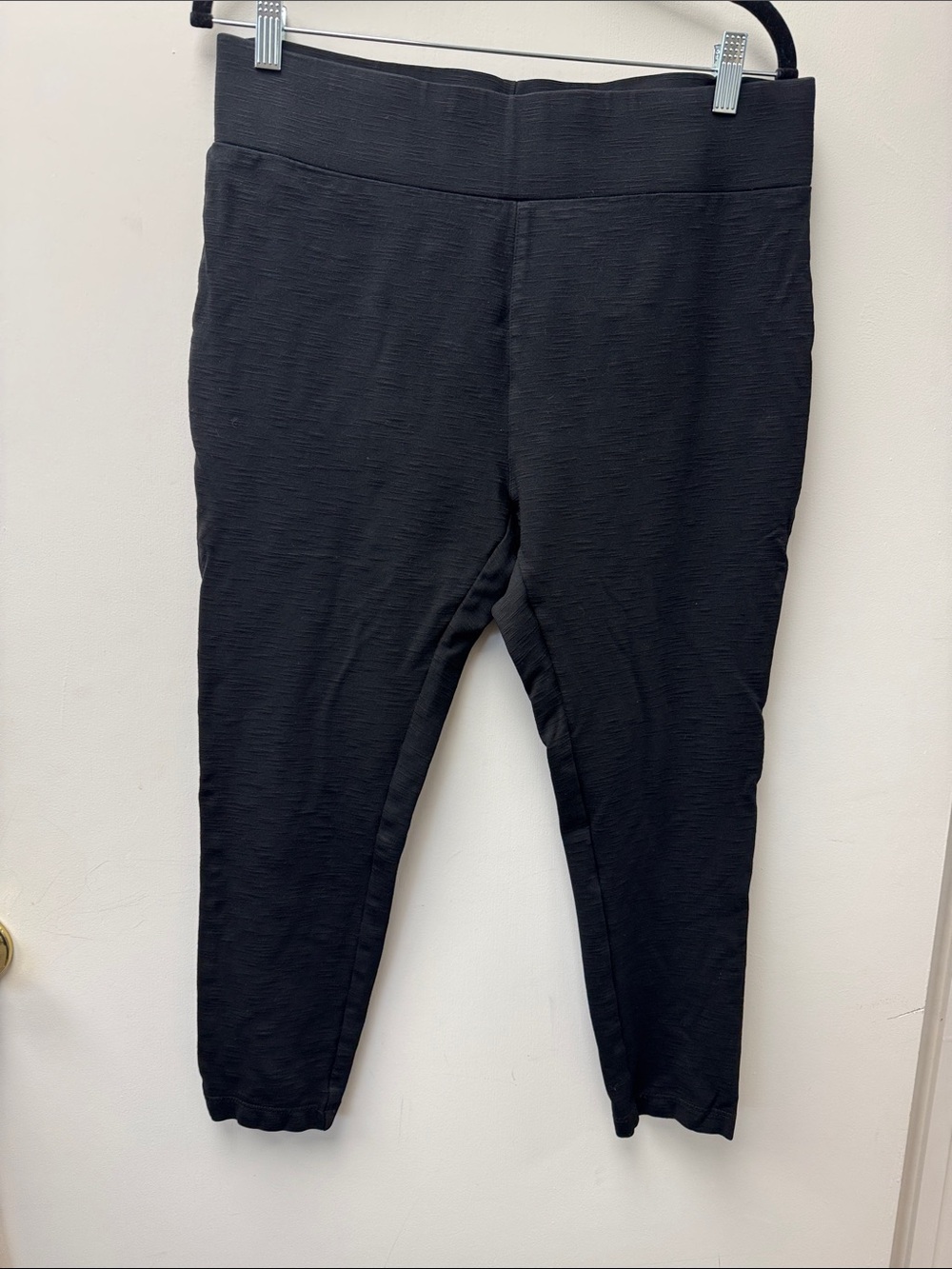 Matty M Black Textured High-Waist Ankle Leggings